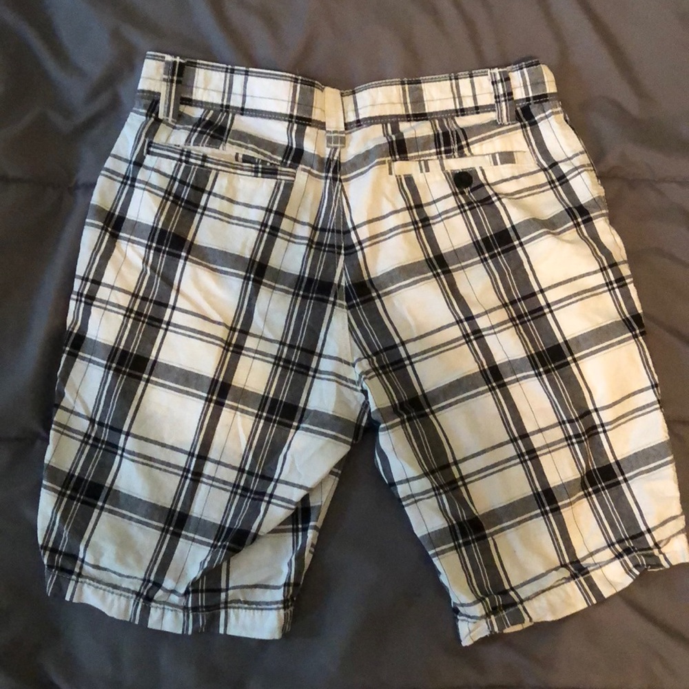 Plaid shorts size 32 - Picture 2 of 4